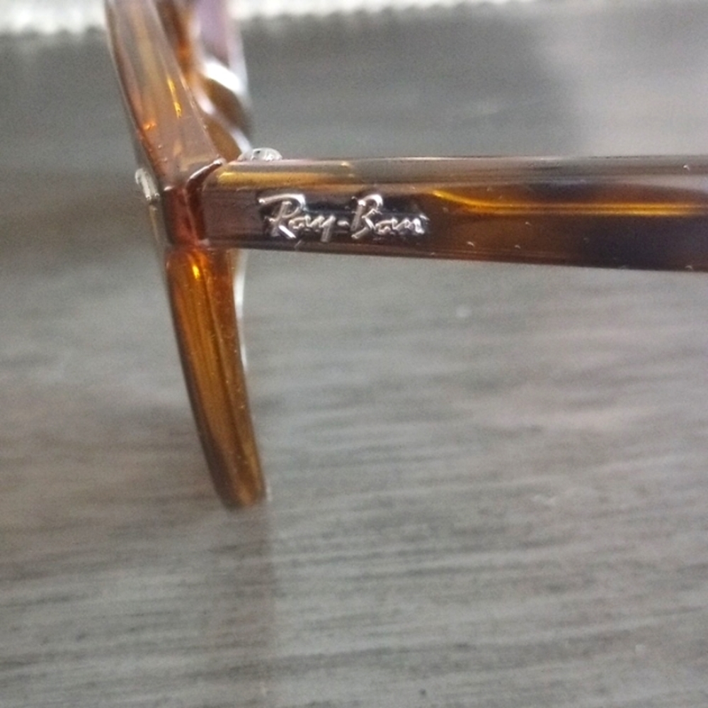Ray-Ban Sunglasses 😎 - Picture 2 of 4